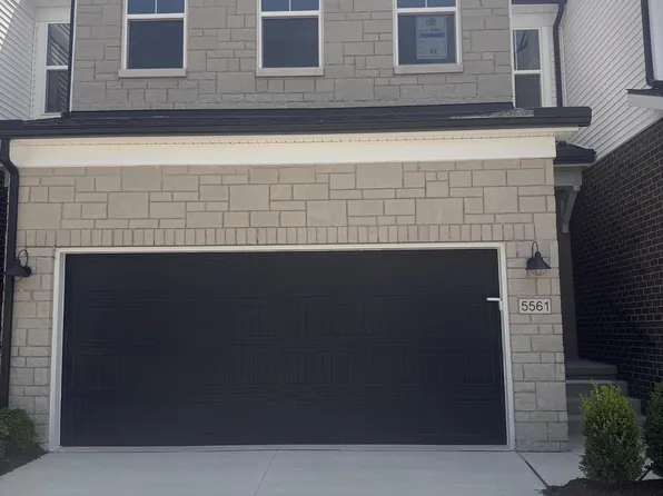 5561 E Spaniel Dr, Ann Arbor, MI 48108