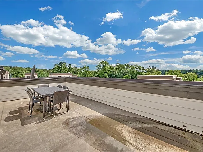 860 Stonehill Ln — Photo 31