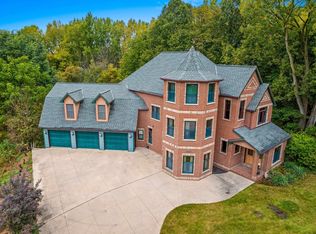 2133 Palmer Ct, Green Bay, WI 54311