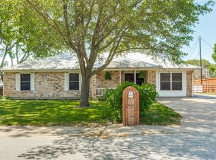 321 E Wilson Ave, Pilot Point, TX 76258