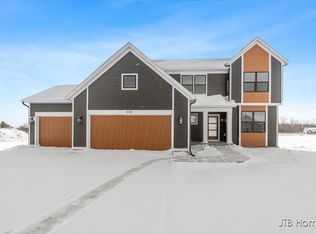 8318 Kettle Hill Ct SE, Alto, MI 49302