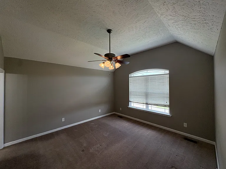 1009 Halverson Dr — Photo 10