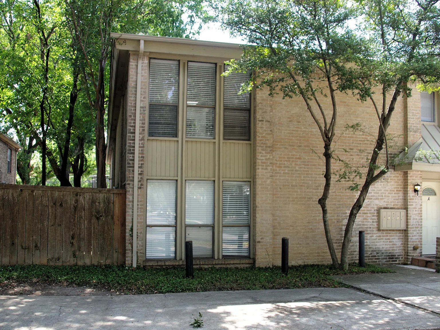 2 bed, 2.5 bath, 1350 sqft, $2,500 — Photo 1