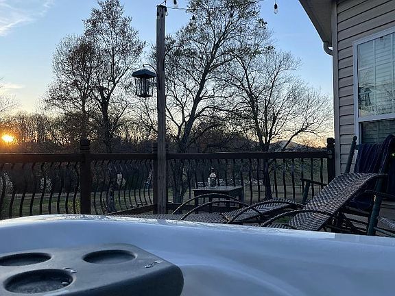 2nd image of 2458 Post Rd