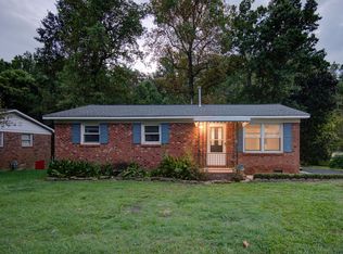 421 E McLelland Ave, Mooresville, NC 28115
