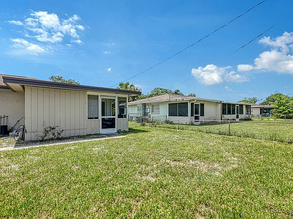 3rd image of 6947 Brentford Rd #6947