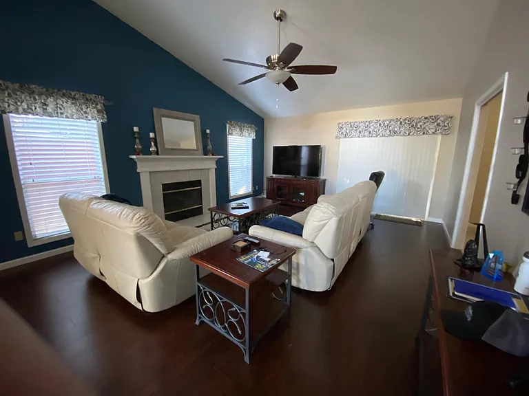 1806 Noble Ln — Photo 6