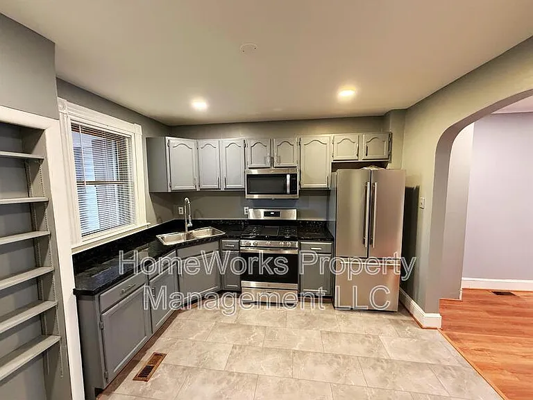 1465 Stevenson St — Photo 3