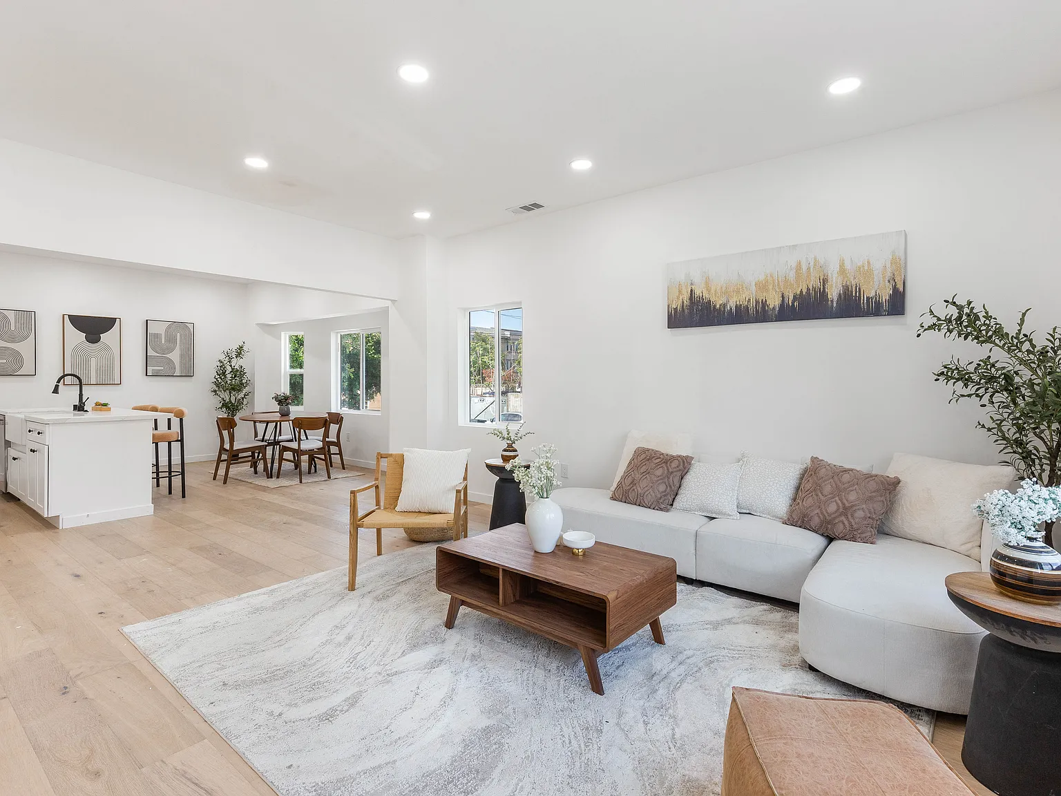 3 bed, 1900 sqft, $3,900 — Photo 4