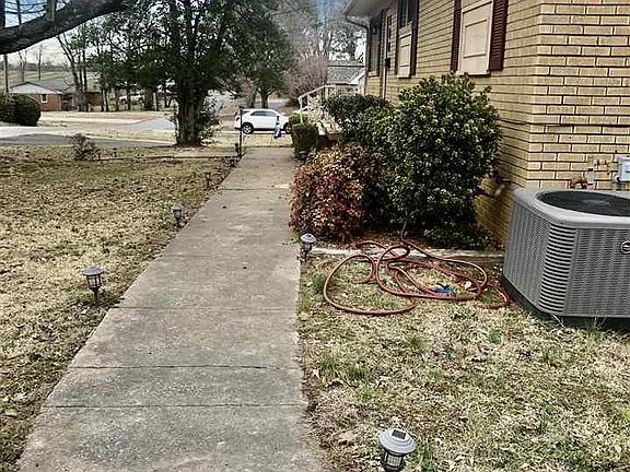 3rd image of 100 Lake Dr