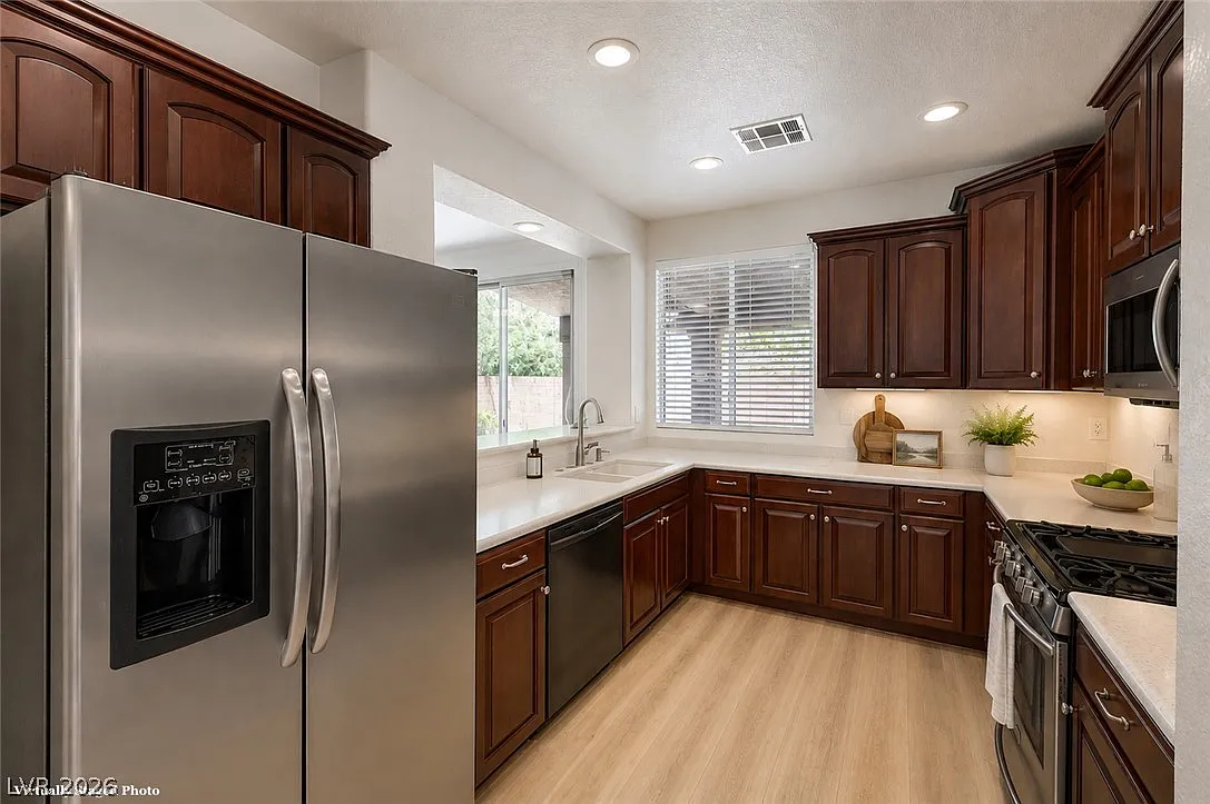3 bed, 2.0 bath, 1444 sqft, $2,700 — Photo 4