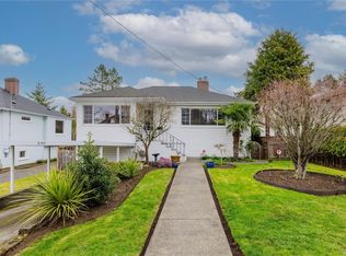 3143 5th St, Victoria, BC V8X 1E8