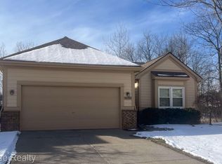 30709 Sandalwood Cir, Novi, MI 48377