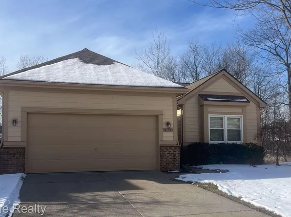 30709 Sandalwood Cir, Novi, MI 48377