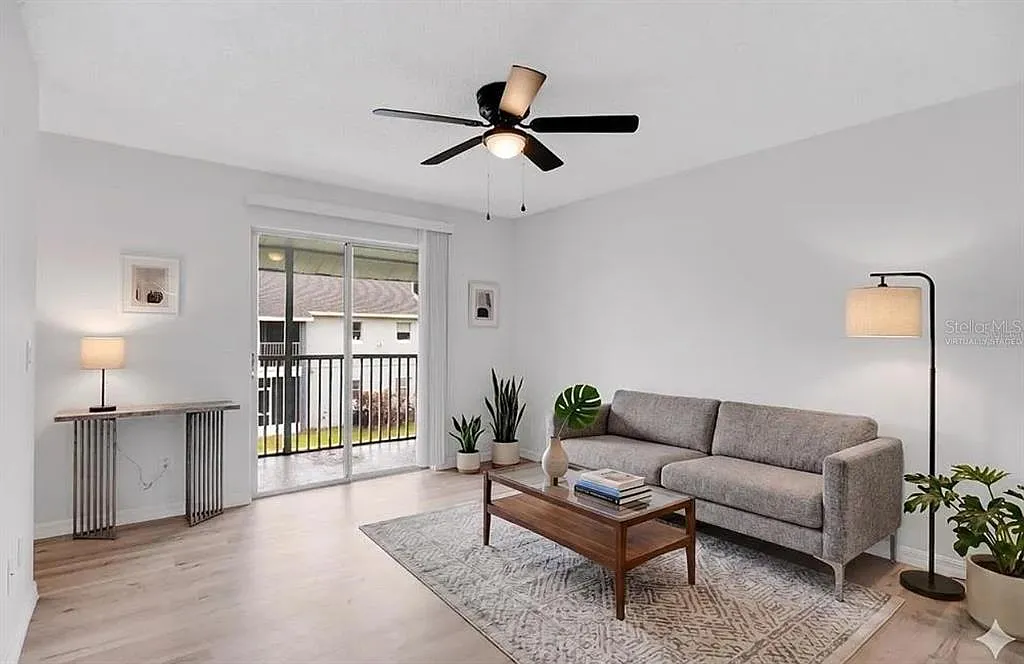 2 bed, 2.0 bath, 1006 sqft, $1,600 — Photo 2