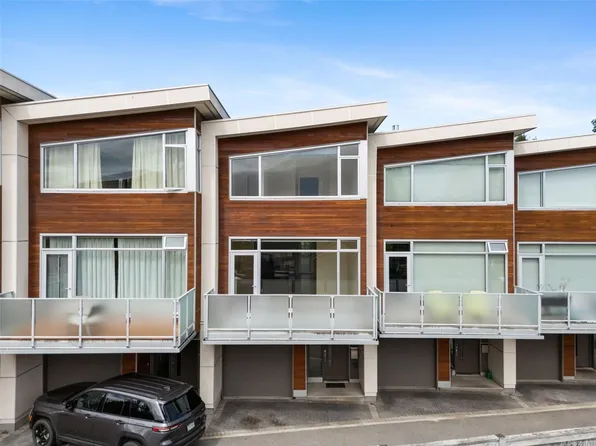 2830 Irma St #3, Victoria, BC V9A 1S2