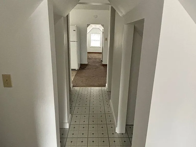 2615 S Center St — Photo 6