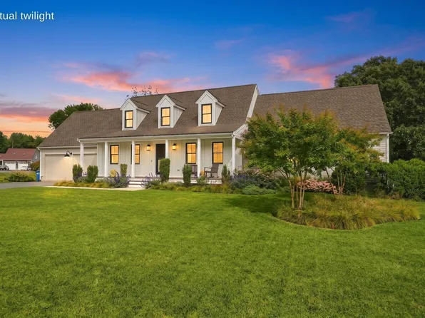 5 Century Dr, Fairhaven, MA 02719