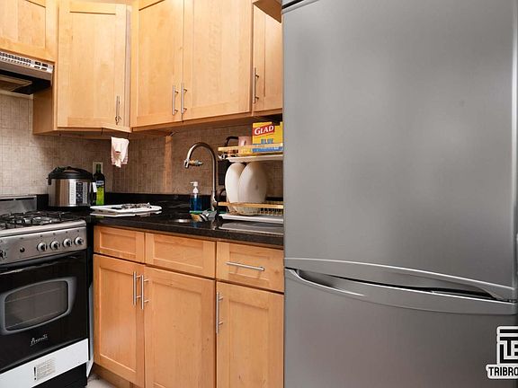 2nd image of 249 W 131st St #2B