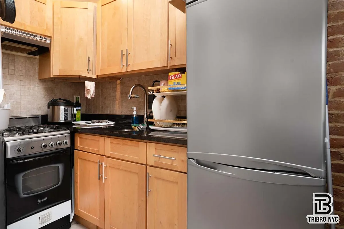 Building Photo - 249 W 131st St #2B