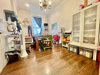 Rented by R New York