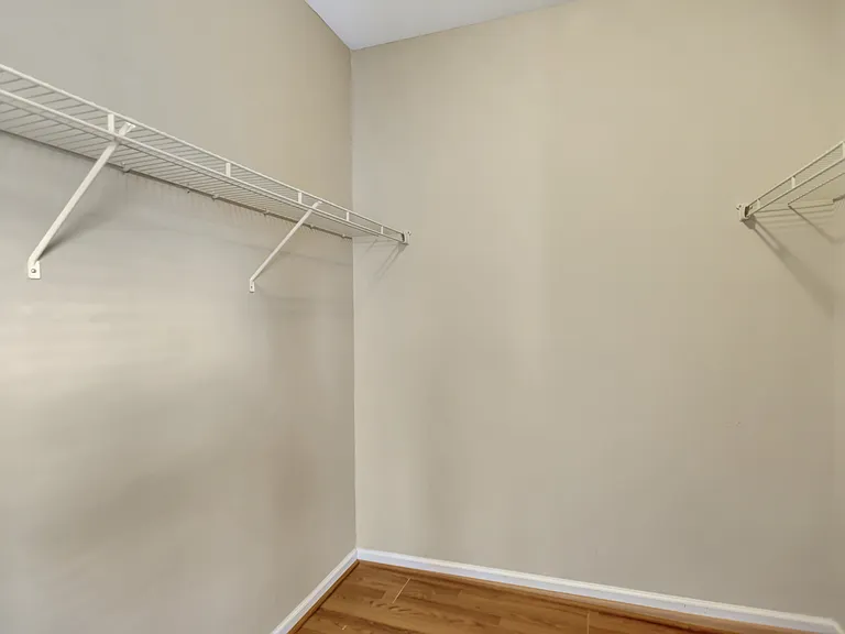 416 Green Park Ln — Photo 9