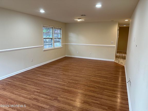 2nd image of 974 Cypress Ave
