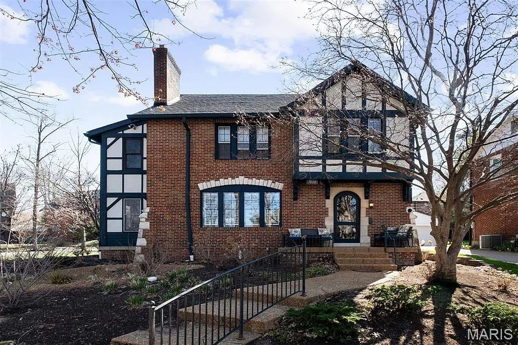 7000 Cornell Ave photo 1