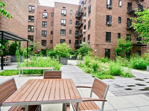 37 Nagle Avenue image 6 of 12