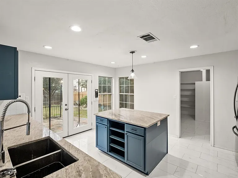 2411 Lavendale Ct — Photo 7