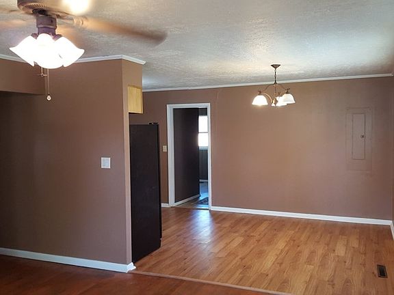 5th image of 3012 Legion Park Dr