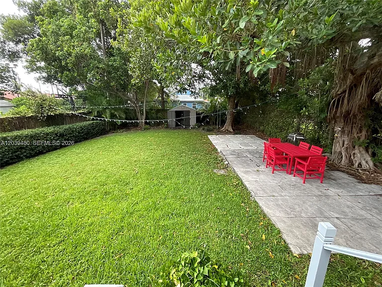 2434 SW 15th St — Photo 33