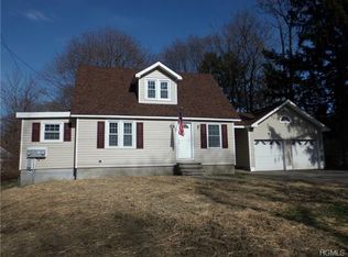 8 Cedar Ln, Poughkeepsie, NY 12601