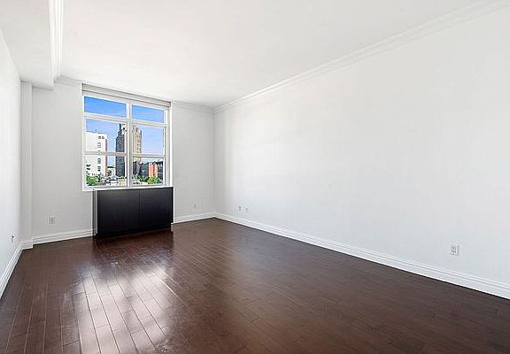 4th image of 88 W Washington Plce #5B