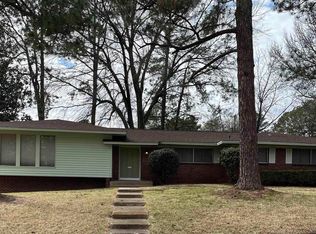 1 Holiday Ln, Texarkana, TX 75503
