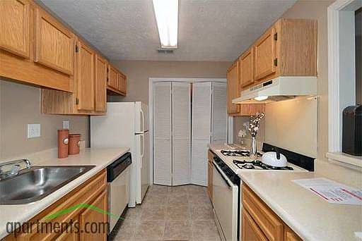 5th image of 2303 Summercourt Dr
