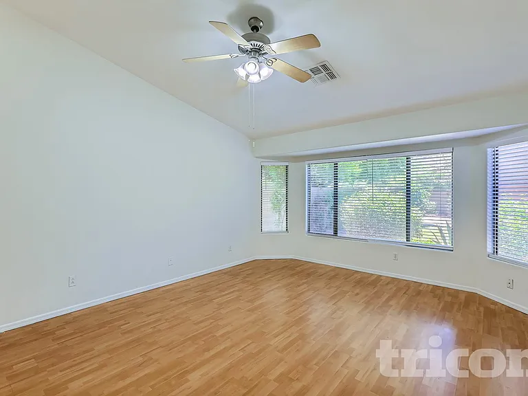 2733 E Gary Way — Photo 15
