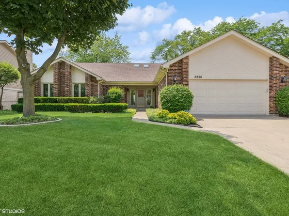 2250 Phillips Dr, Glenview, IL 60026