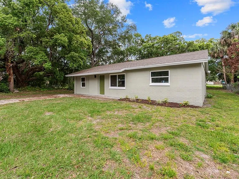 1087 Swan St — Photo 32