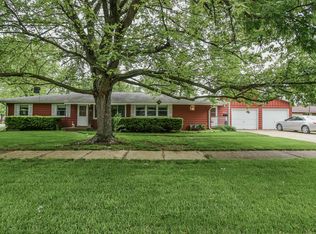 1864 Robert St, Aurora, IL 60506