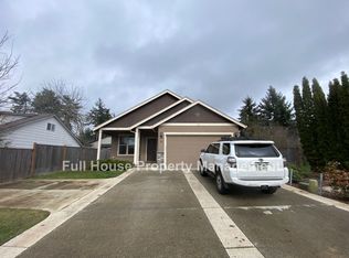 939 Irvington Dr, Eugene, OR 97404