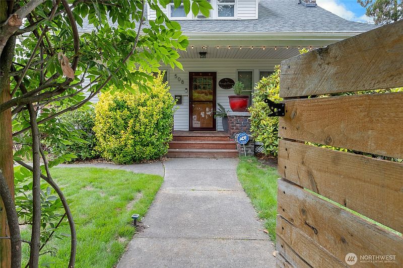 3rd image of 508 5th Street NE