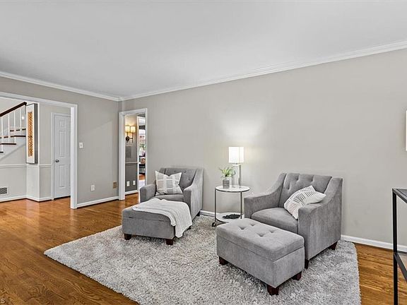 5th image of 3037 Lake Forest Dr