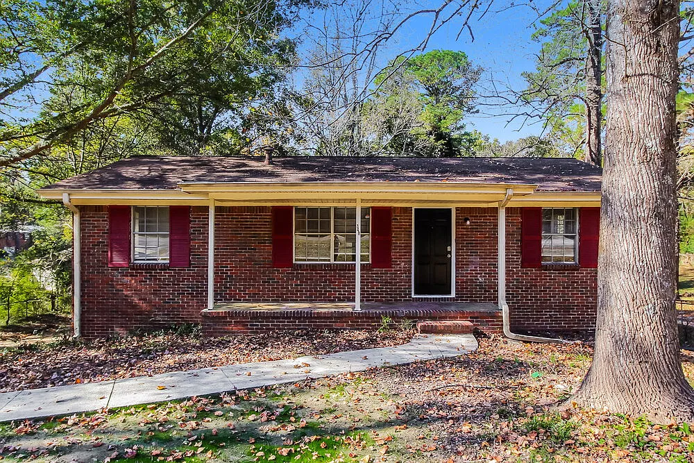 3 bed, 1.5 bath, 1118 sqft, $2,080 — Photo 1
