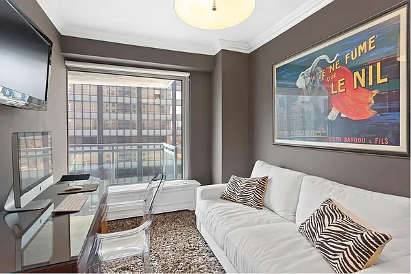 Sold by Sloane Square | media 11