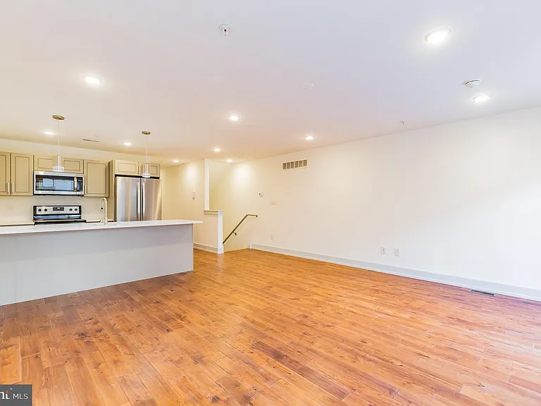 1513 Brown St #1 — Photo 2