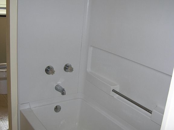 FiberGlass 1 Piece Shower Tub
