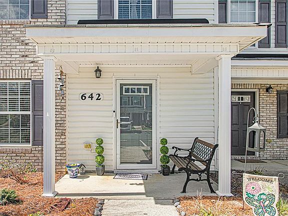 4th image of 642 Cairn Cir