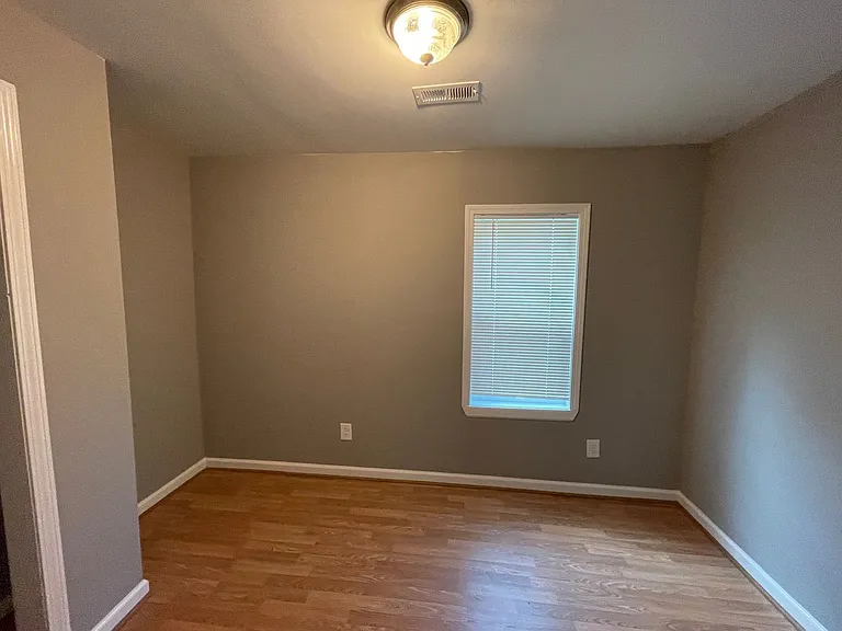 400 Walker Ave — Photo 9