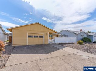 2008 W Santiam Dr, Woodburn, OR 97071